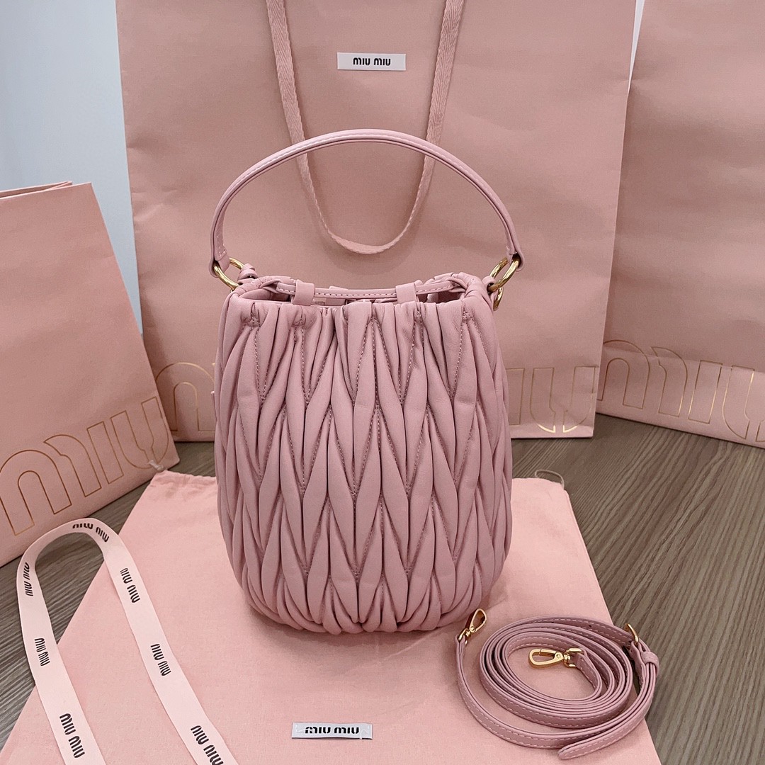 Miu Miu 5BE084 Matelassé nappa leather bucket bag