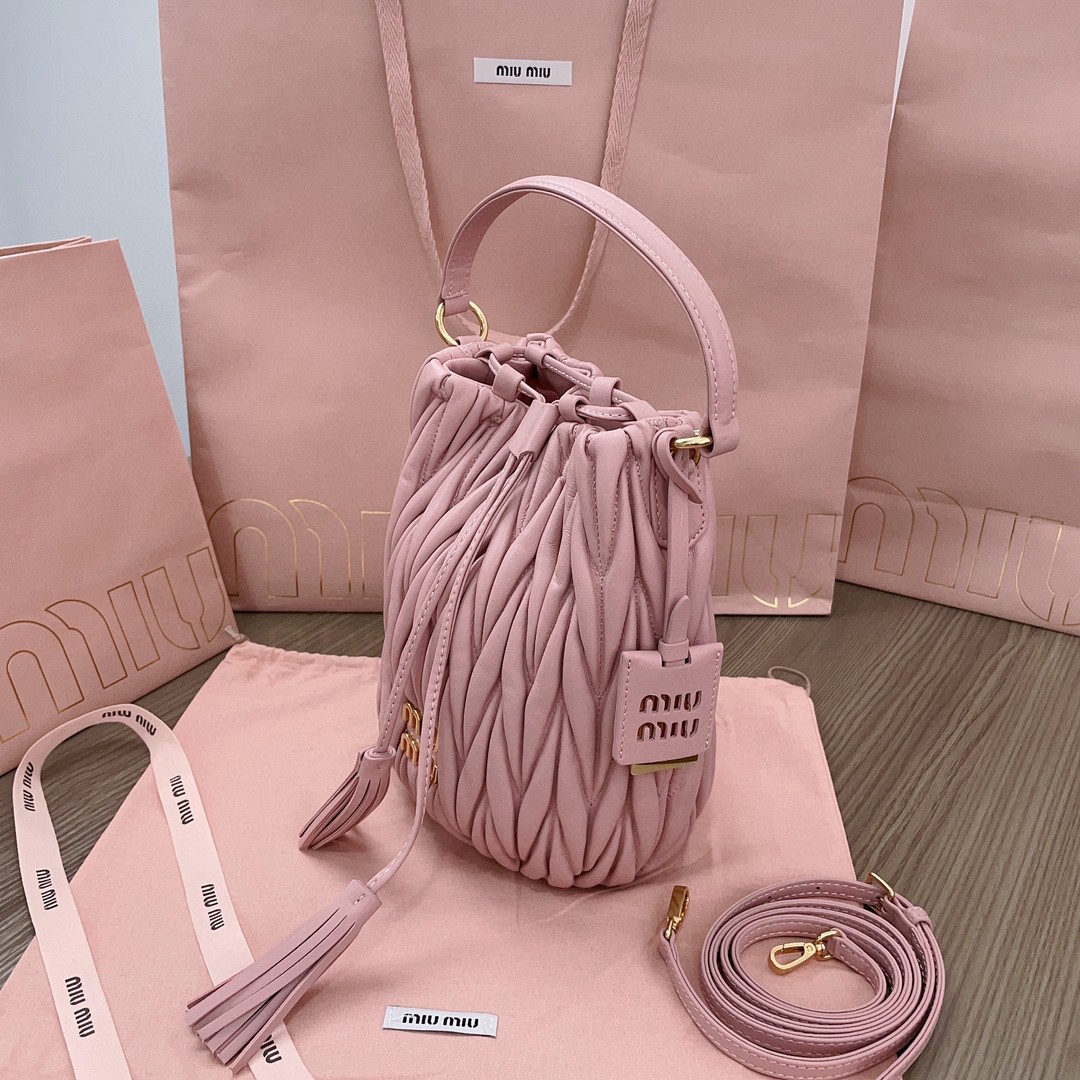 Miu Miu 5BE084 Matelassé nappa leather bucket bag