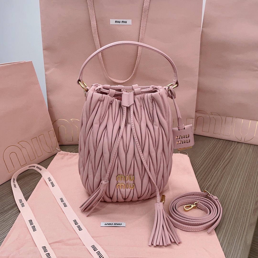 Miu Miu 5BE084 Matelassé nappa leather bucket bag
