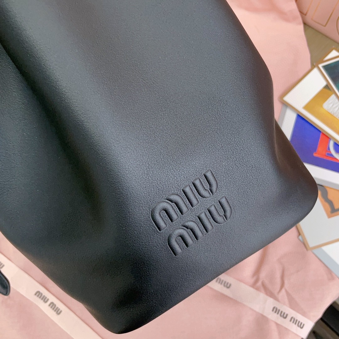 Miu Miu leather bucket bag black 5BE089_2CRM_F0002_V_OOO M1