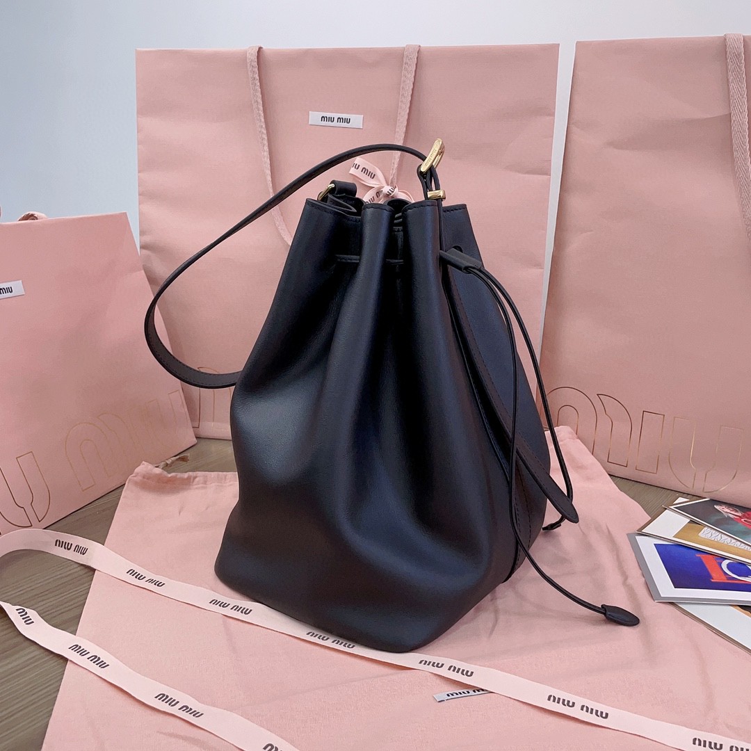 Miu Miu leather bucket bag black 5BE089_2CRM_F0002_V_OOO M1