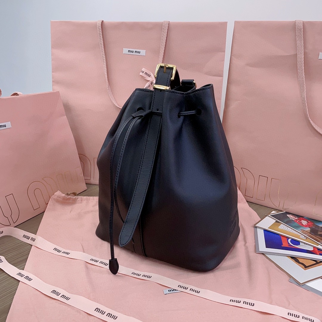 Miu Miu leather bucket bag black 5BE089_2CRM_F0002_V_OOO M1