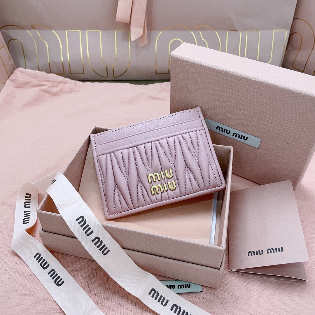 Miu Miu 5MC076_2FPP_F0E18 Matelassé nappa leather card holder Alabaster Pink M1