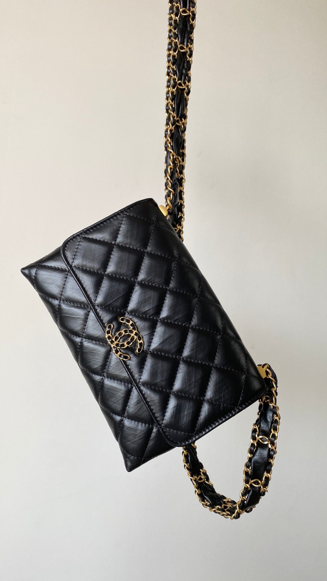 Chanel 23k medium shoulder leather bag