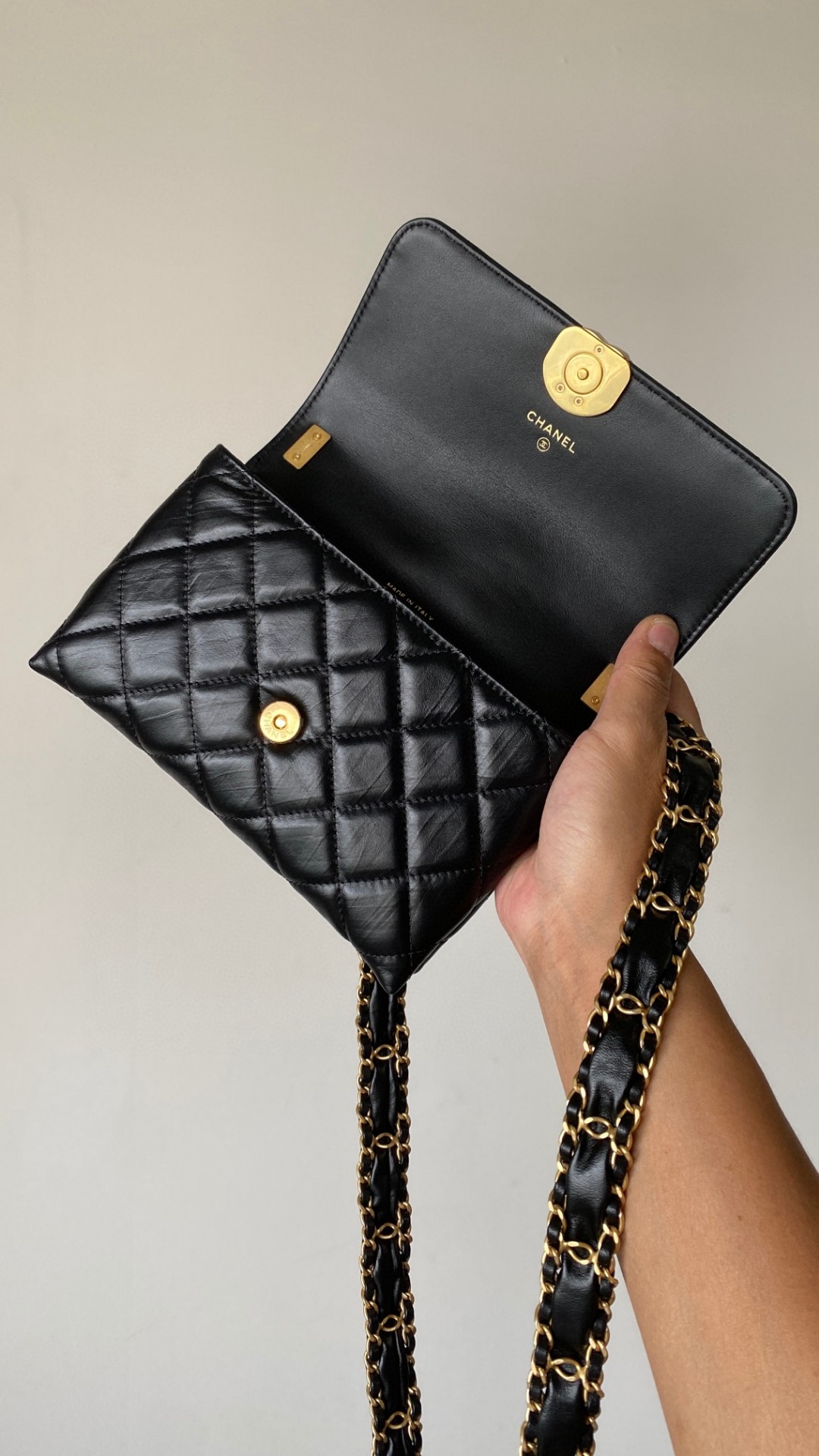 Chanel 23k medium shoulder leather bag