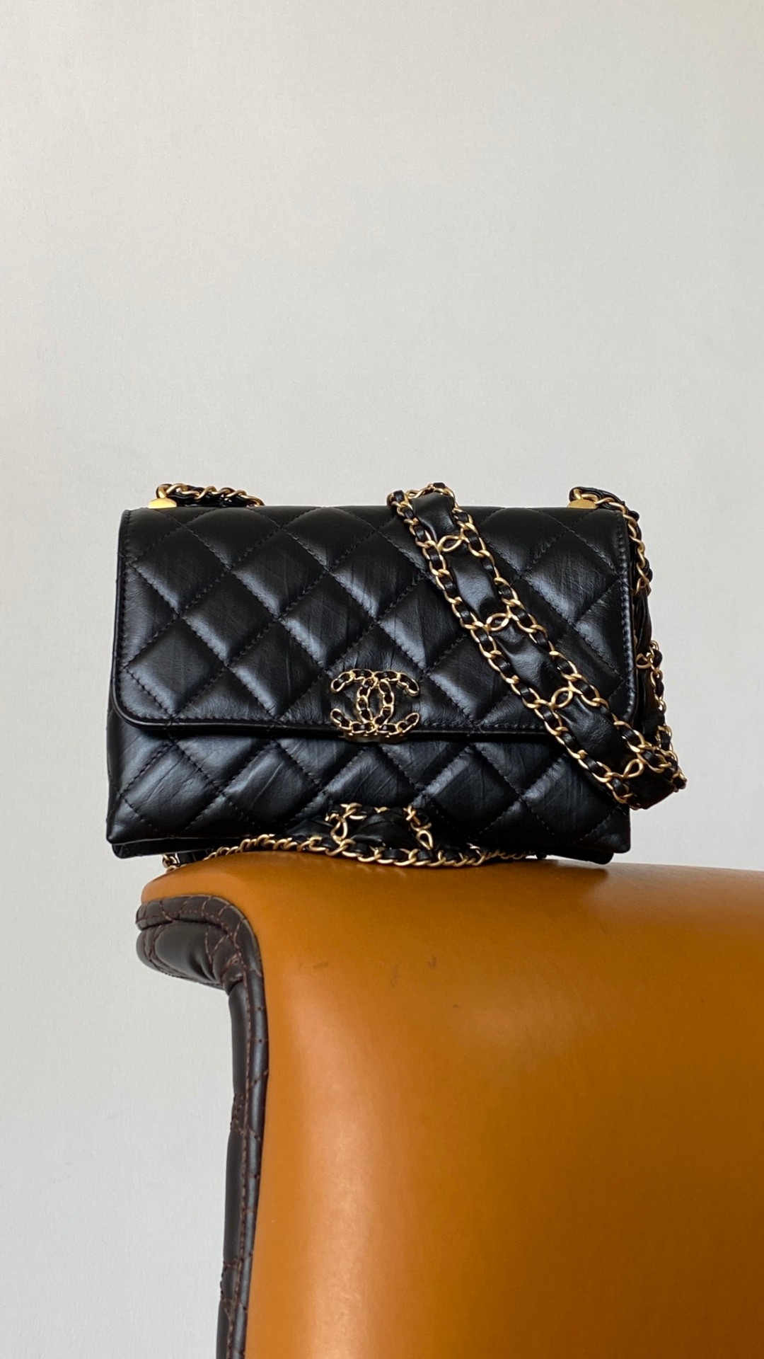 Chanel 23k medium shoulder leather bag