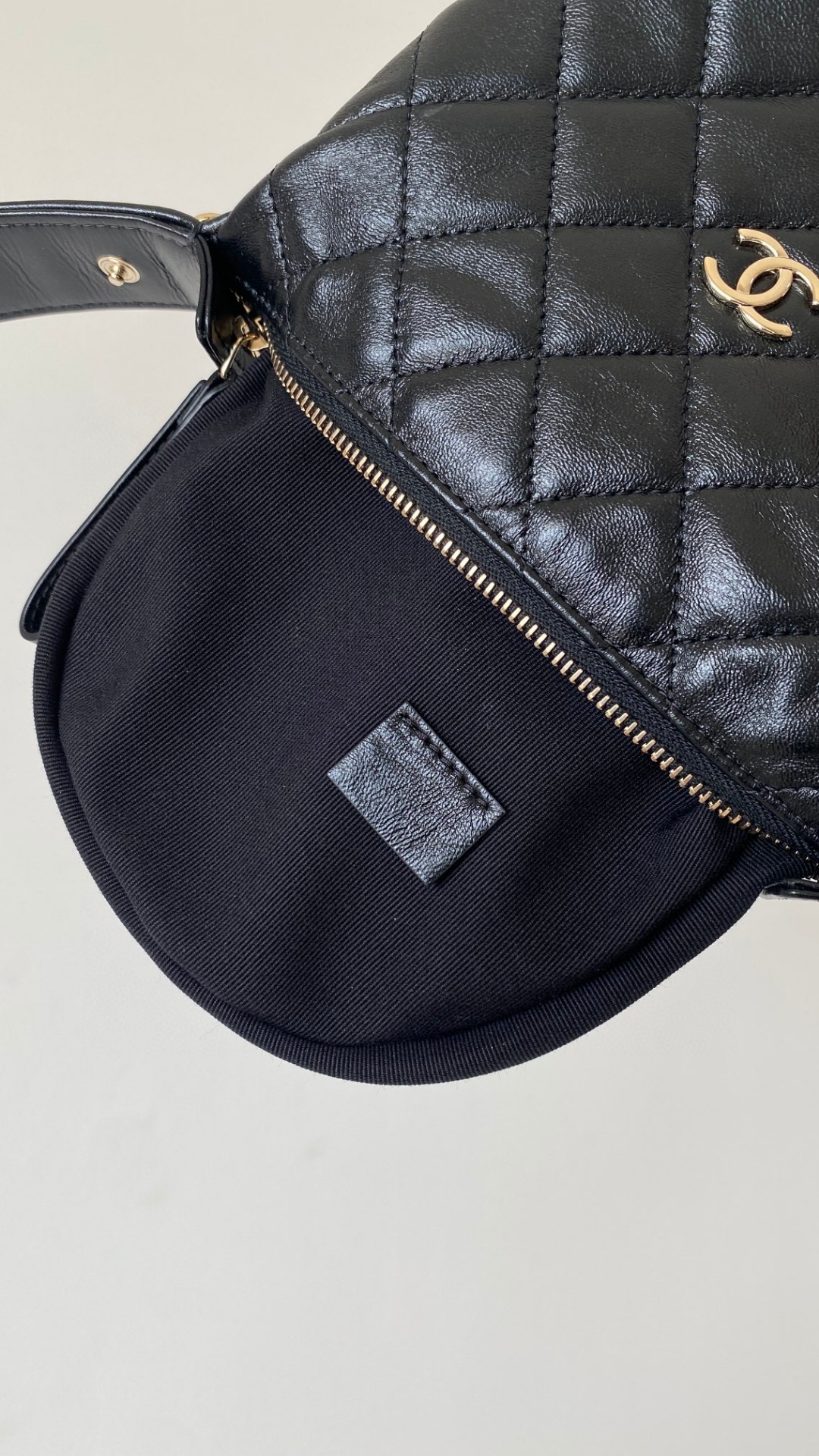 Chanel 23c pouch mini