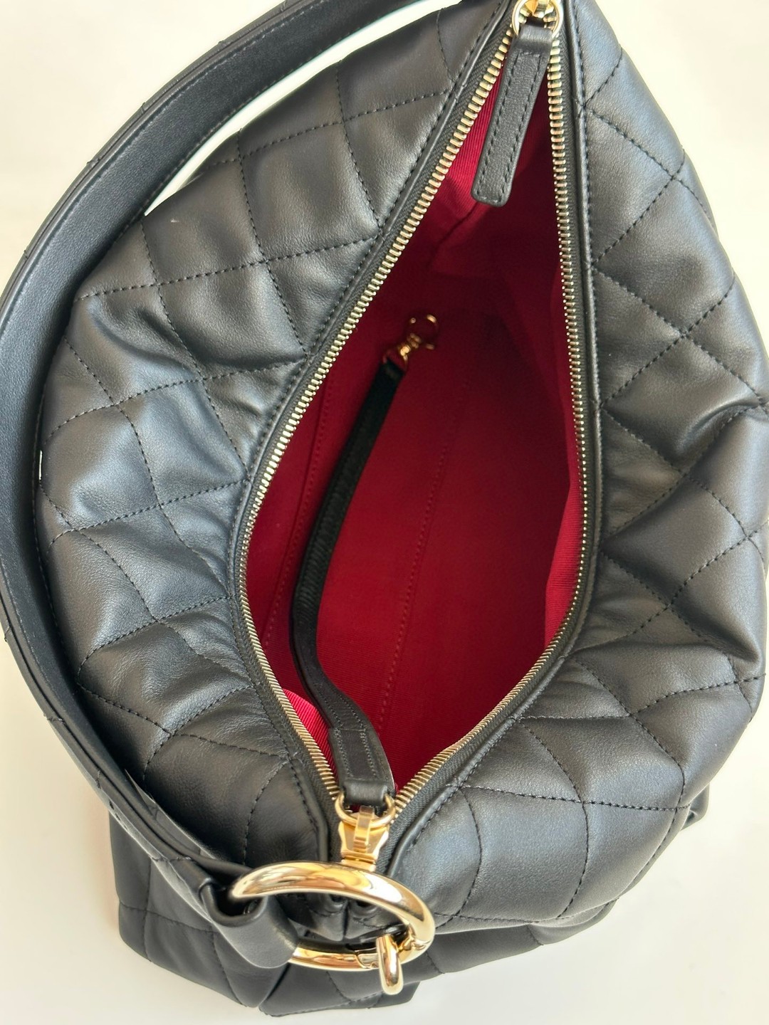 Chanel hobo black leather bag 2024