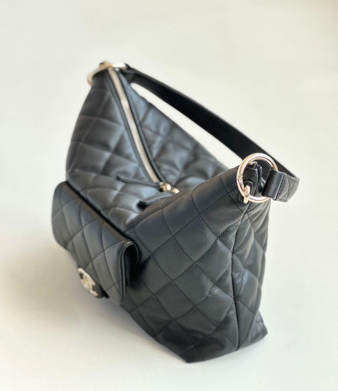Chanel hobo black leather bag 2024