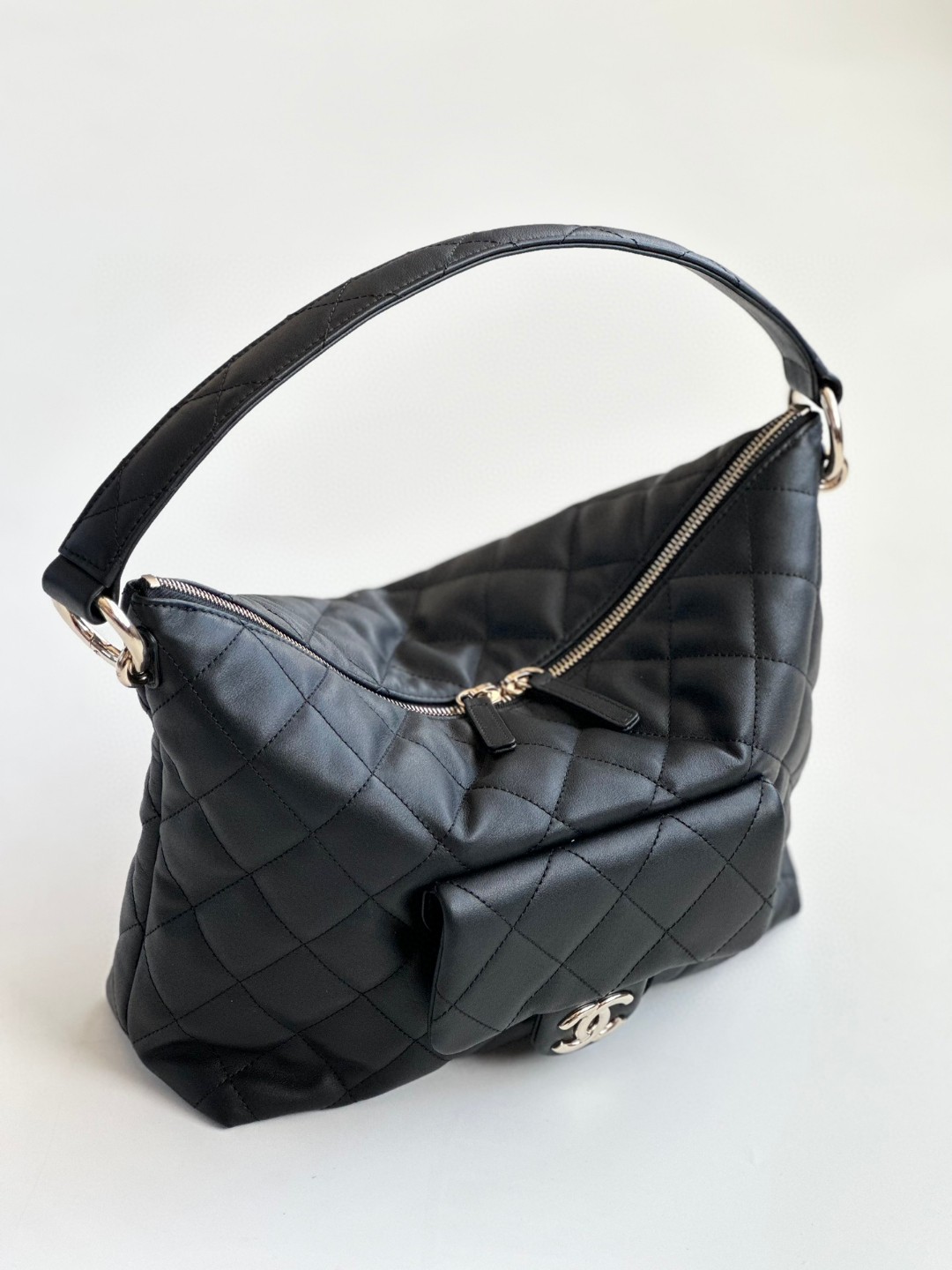 Chanel hobo black leather bag 2024