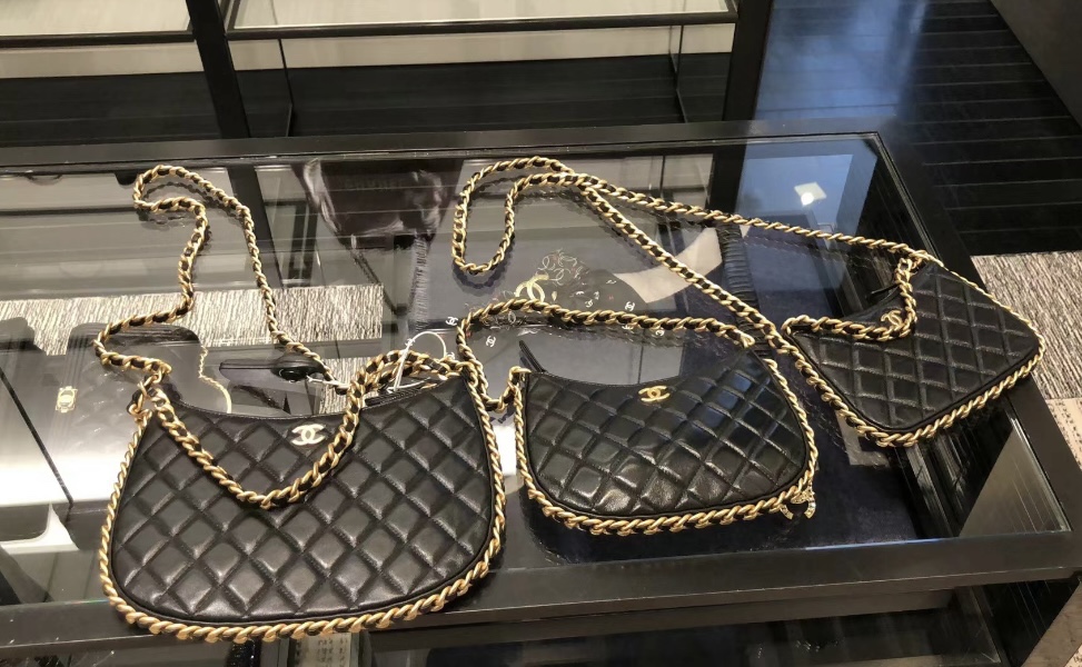 Chanel hobo black leather bag 2024