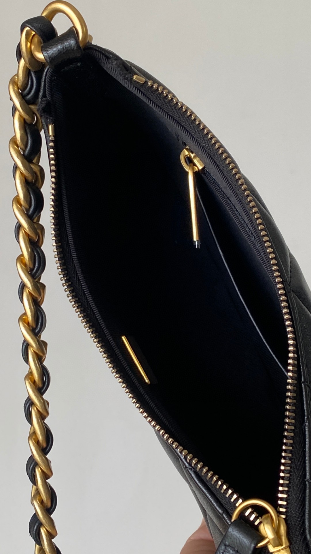 Chanel hobo black leather bag 2024