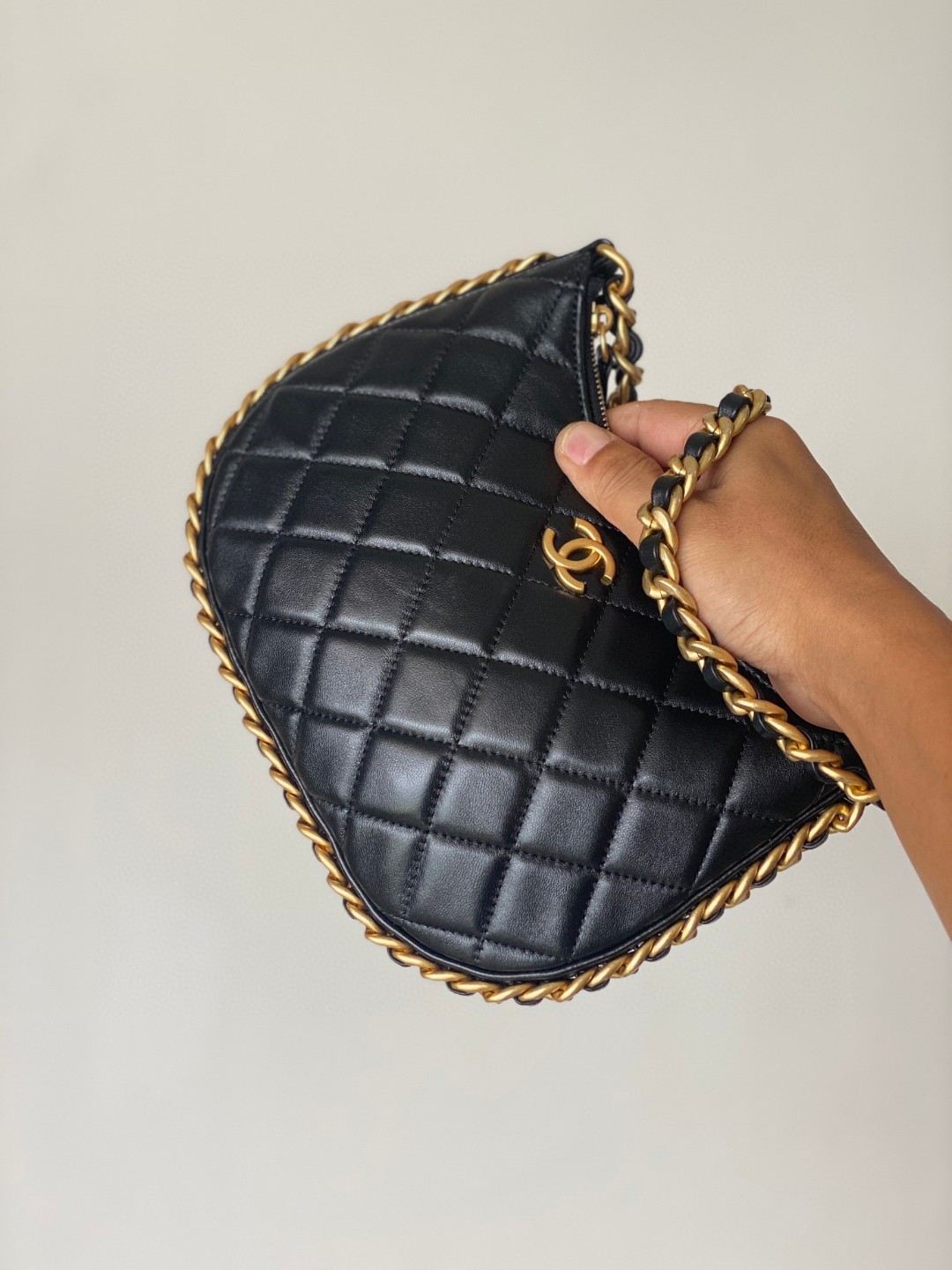 Chanel hobo black leather bag 2024