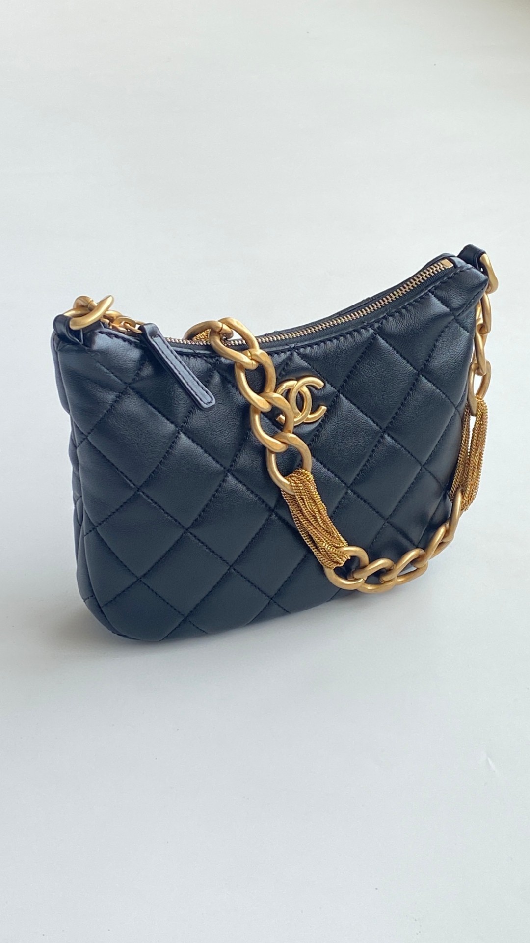 Chanel hobo black leather bag 2024