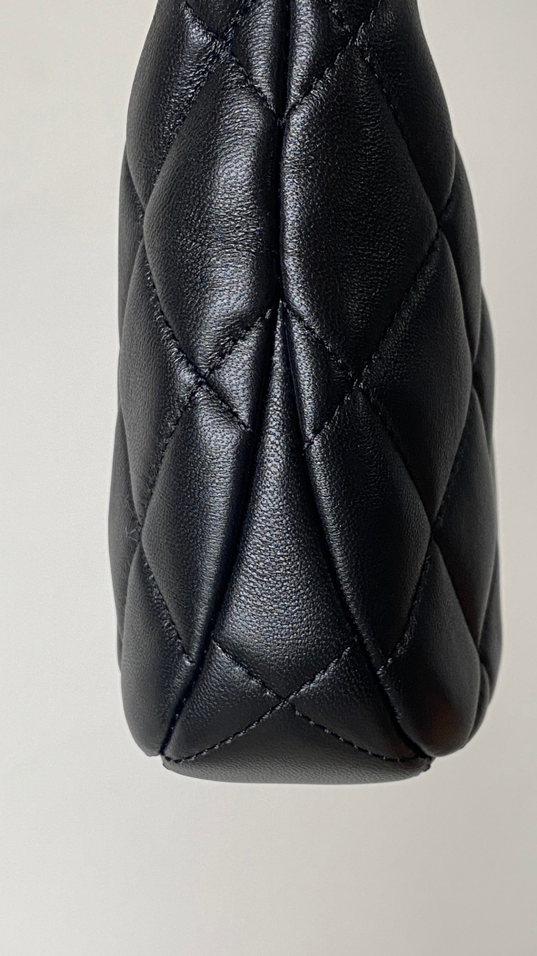 Chanel hobo black leather bag 2024