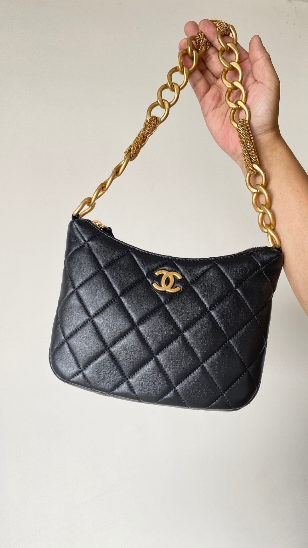 Chanel hobo black leather bag 2024