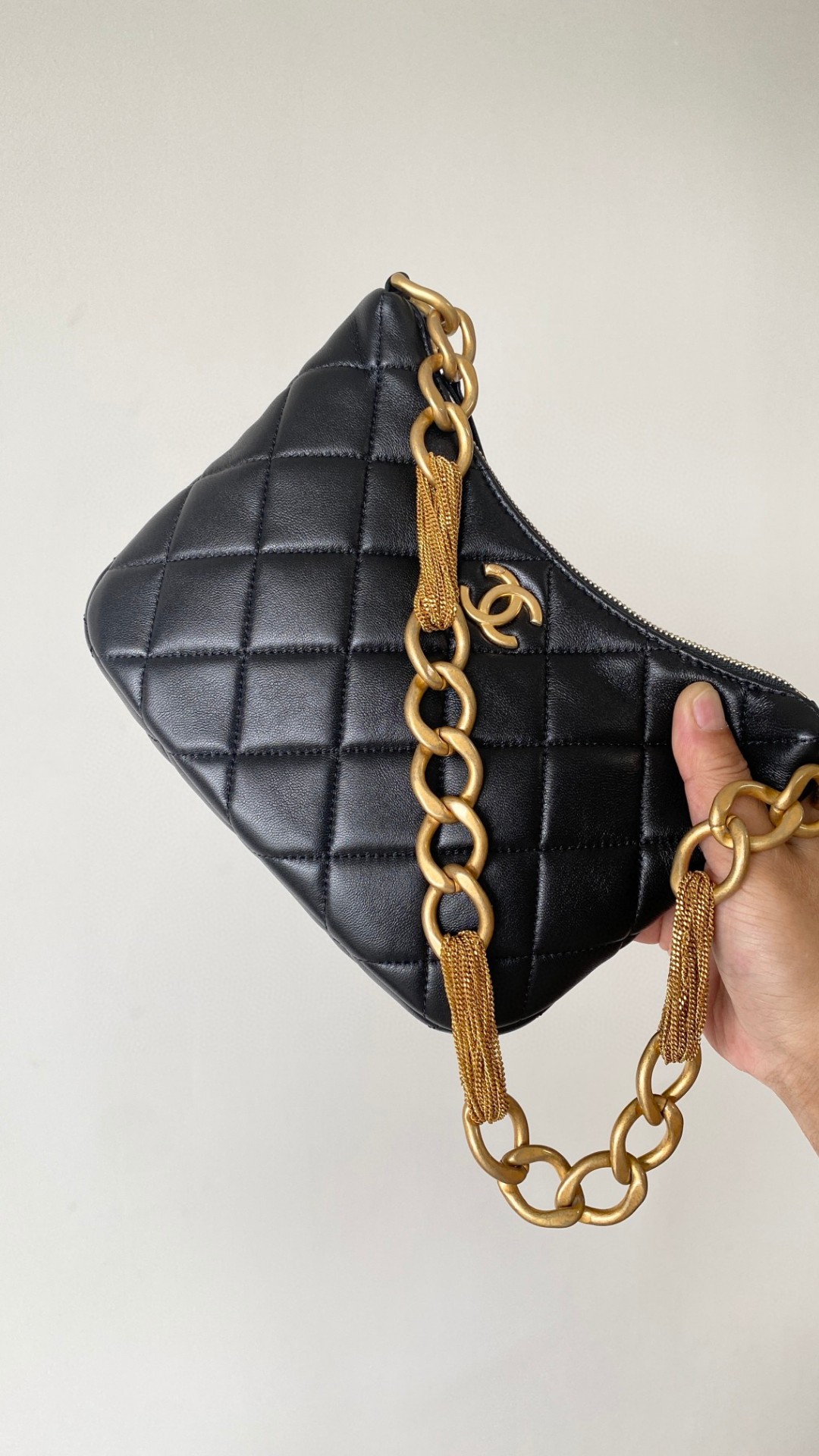 Chanel hobo black leather bag 2024