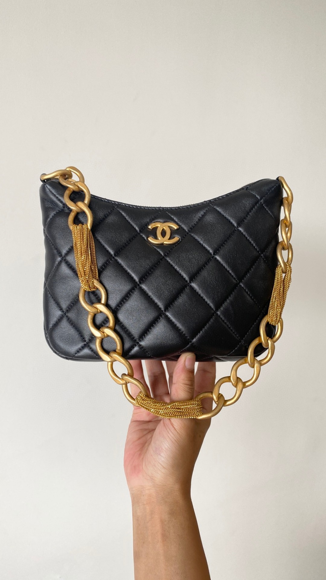 Chanel hobo black leather bag 2024
