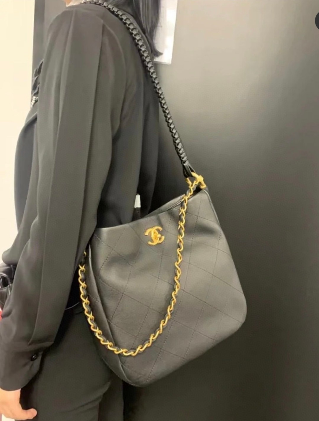 Chanel tote black leather bag