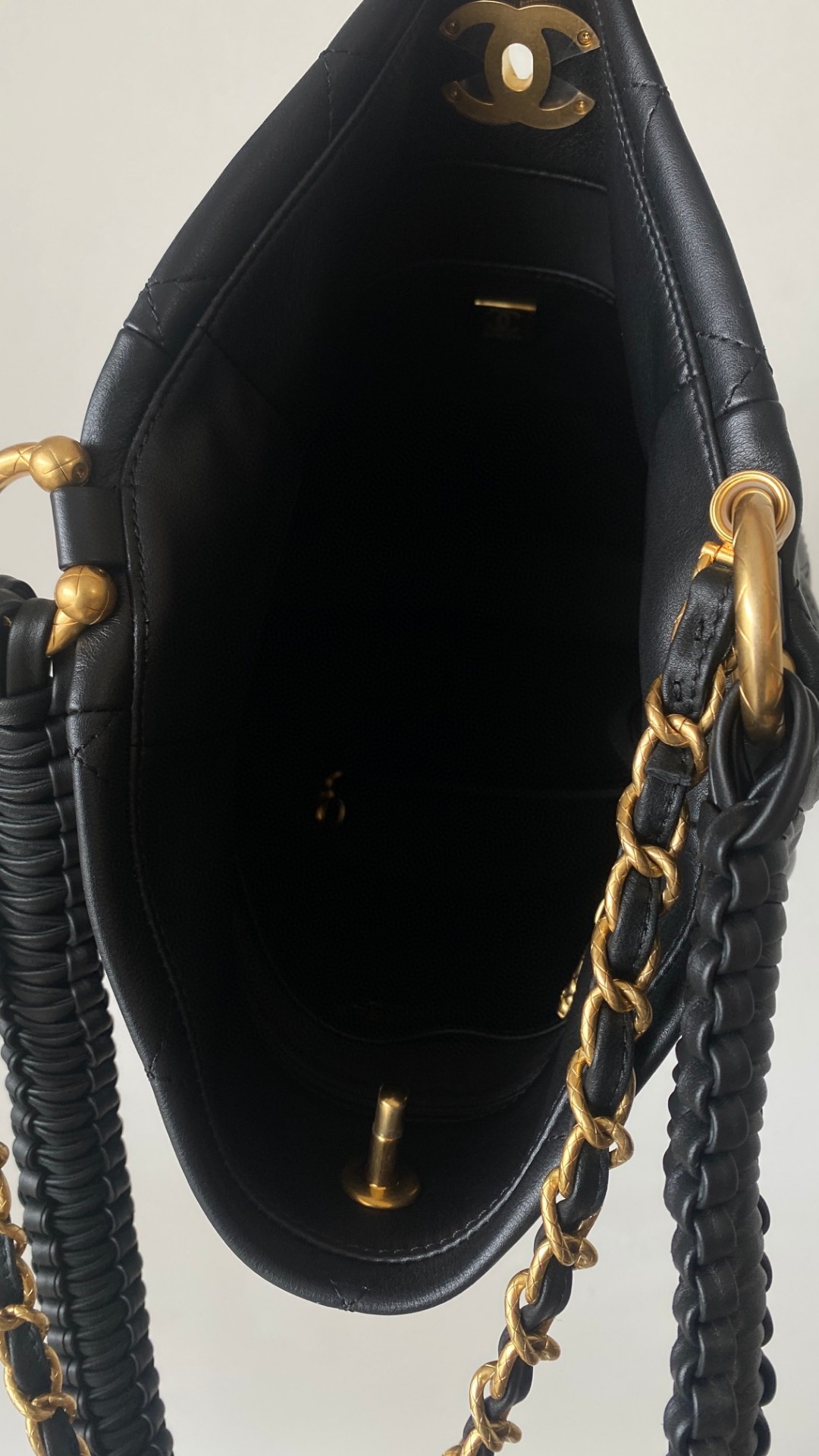 Chanel tote black leather bag