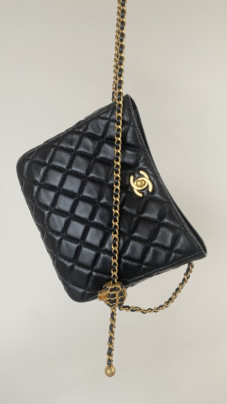 Chanel tote bag black leather