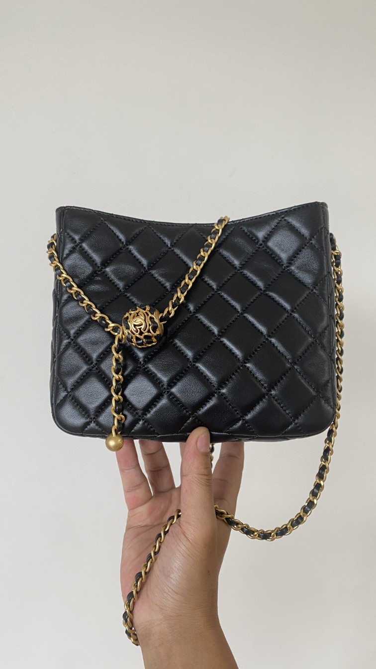 Chanel tote bag black leather