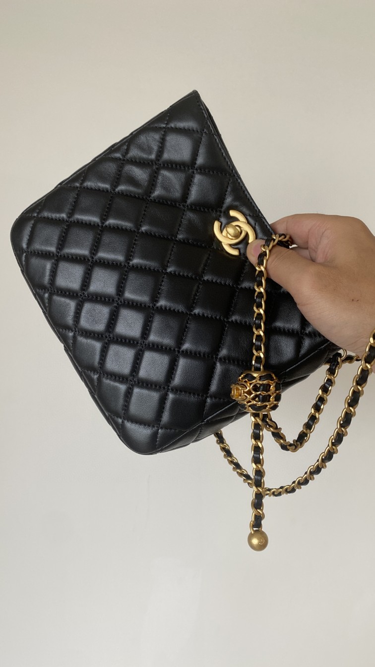 Chanel tote bag black leather