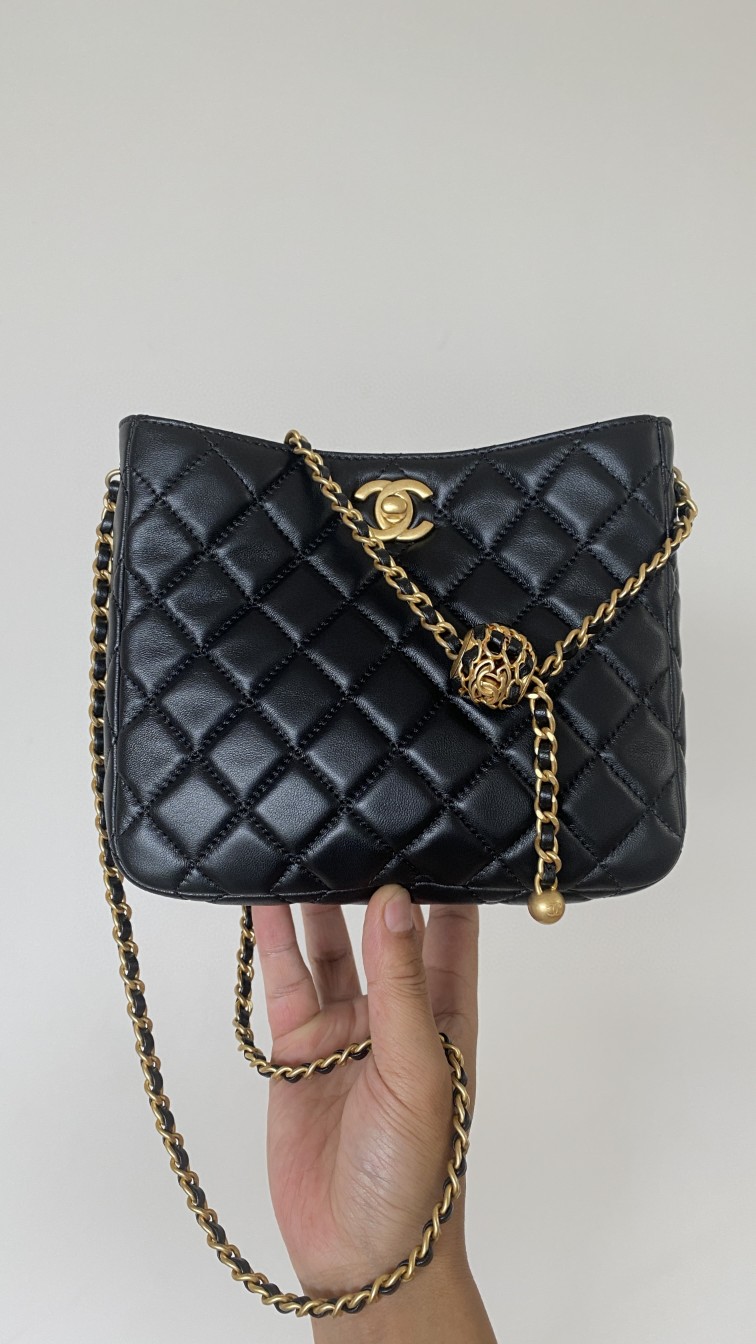 Chanel tote bag black leather