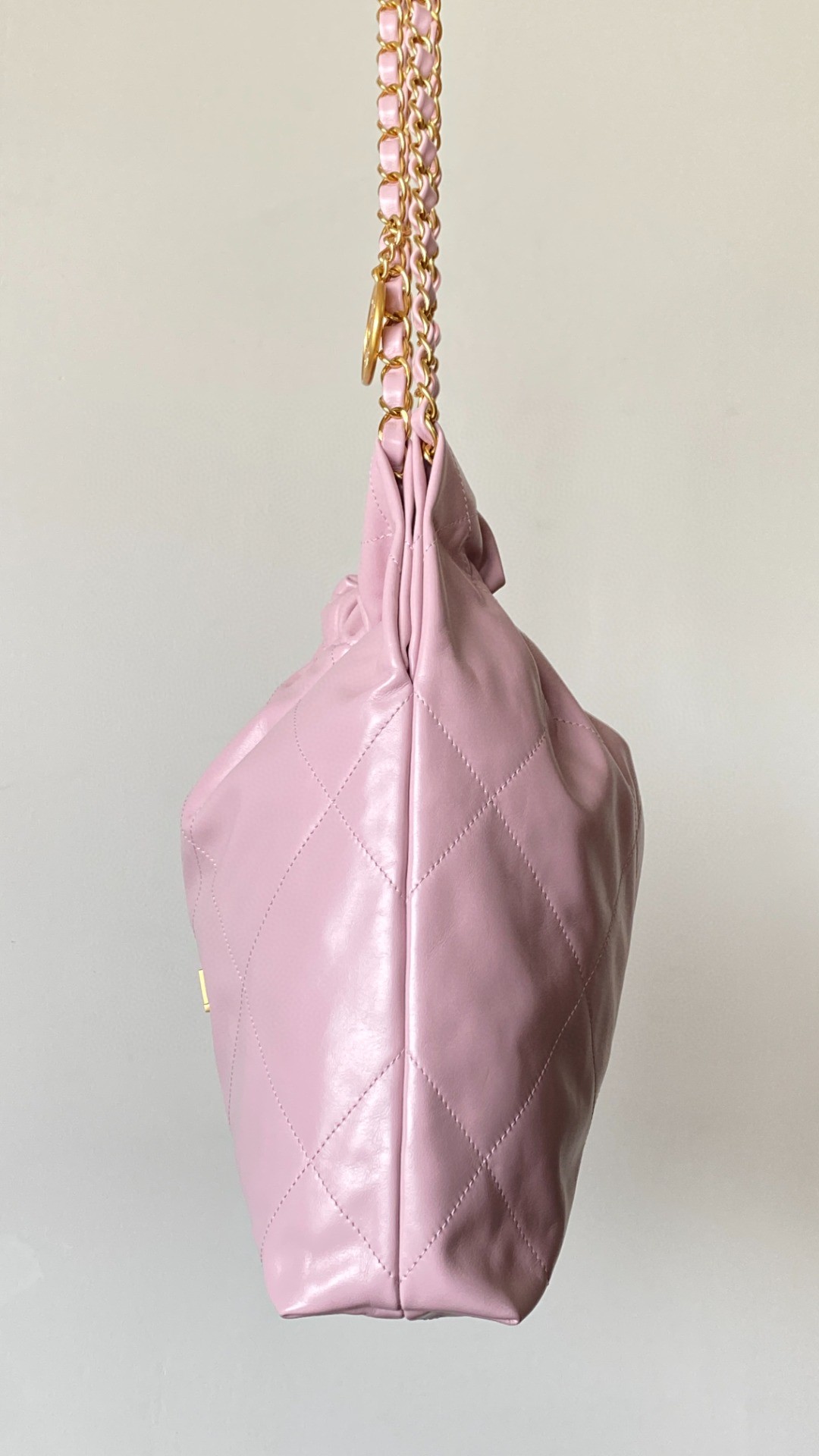 Chanel 22 pink leather bag