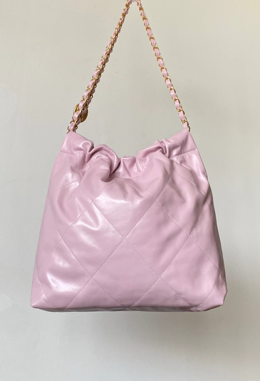 Chanel 22 pink leather bag