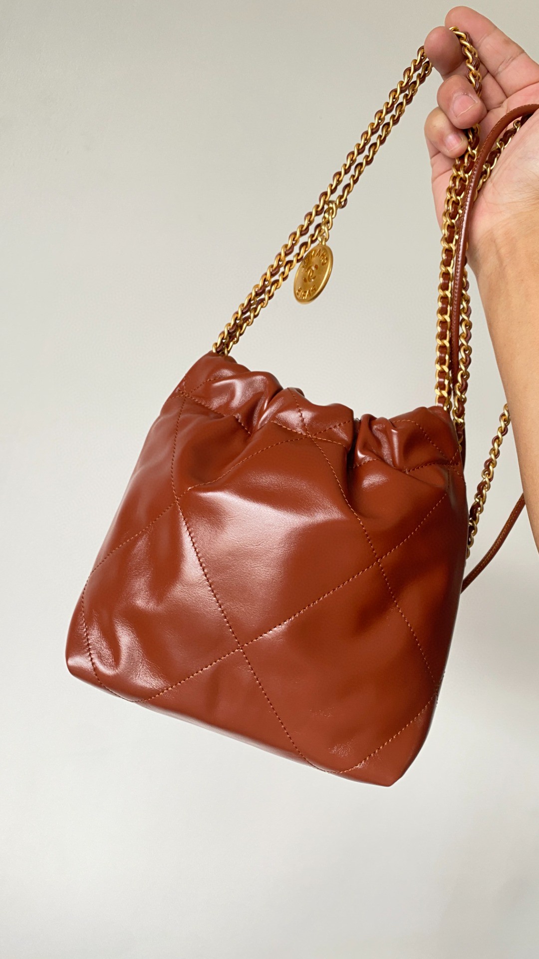 Chanel 22 mini leather bag
