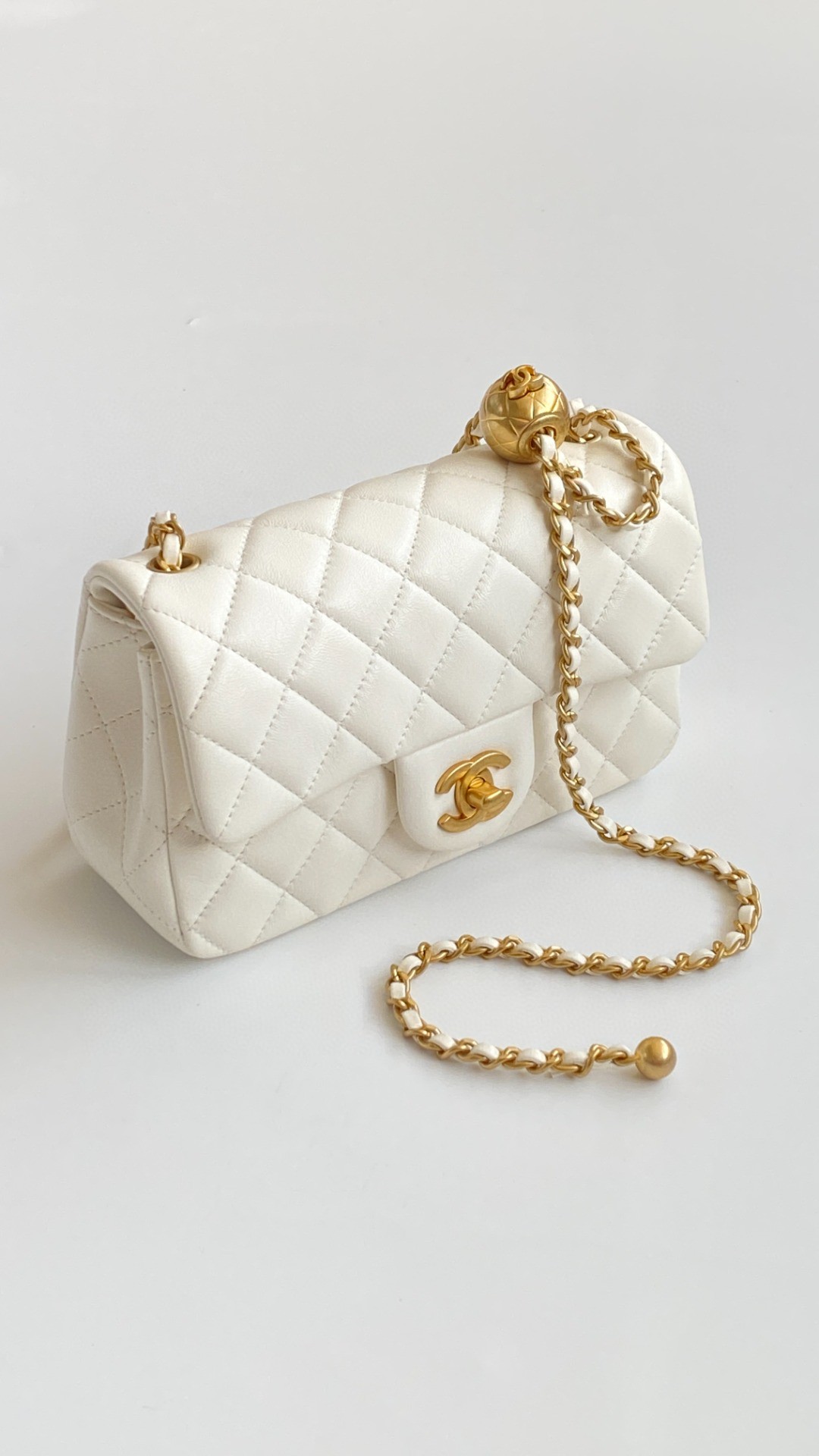 Chanel flap leather bag