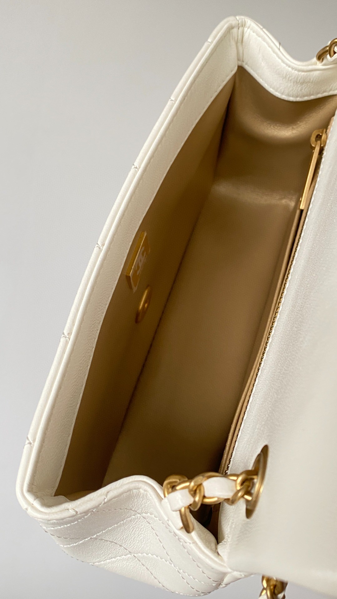 Chanel flap leather bag