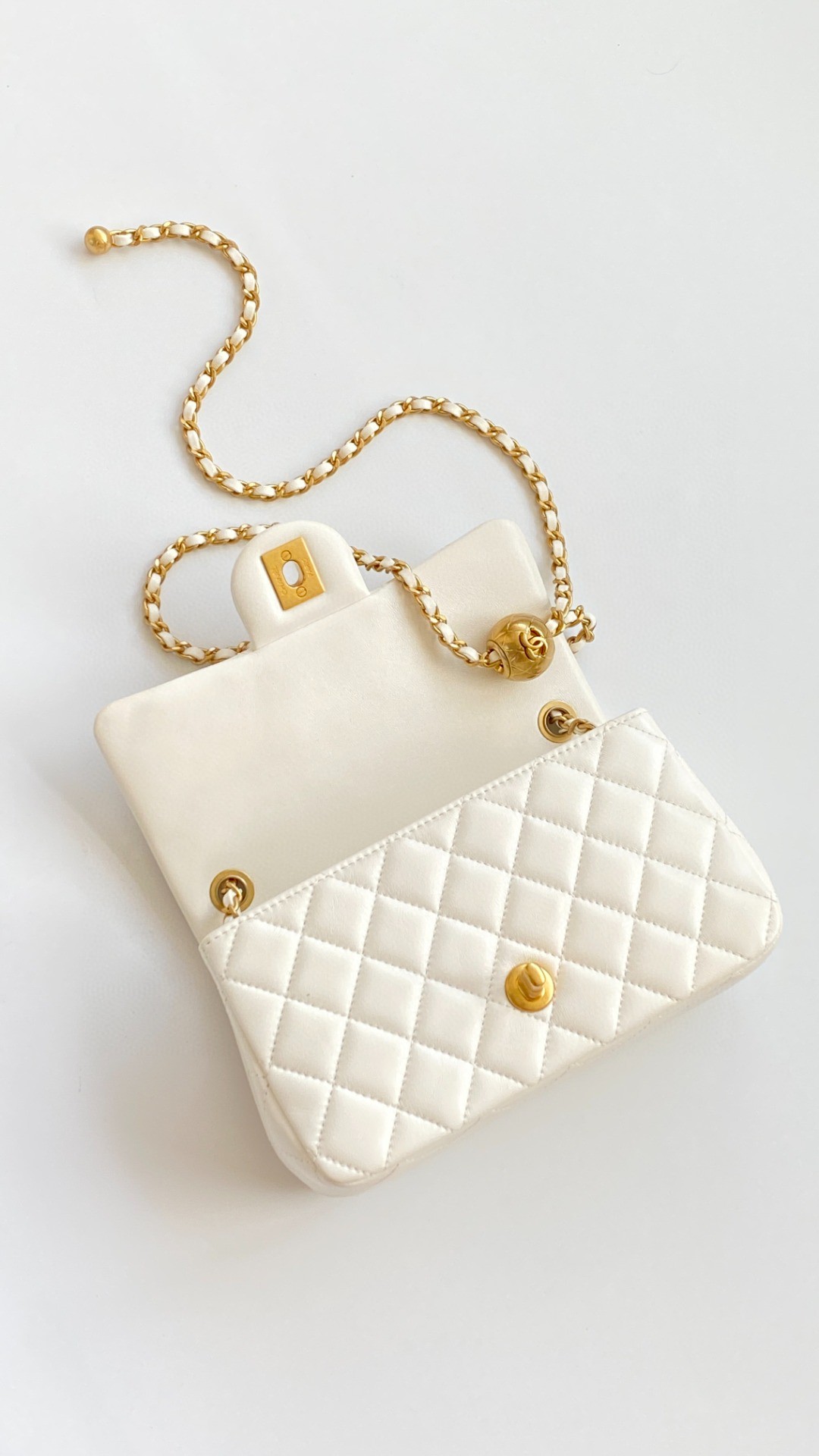 Chanel flap leather bag