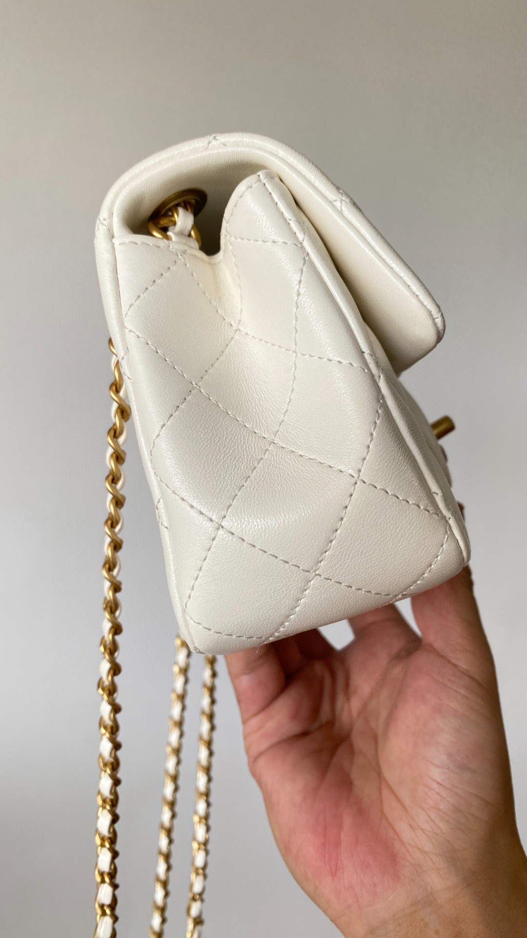Chanel flap leather bag