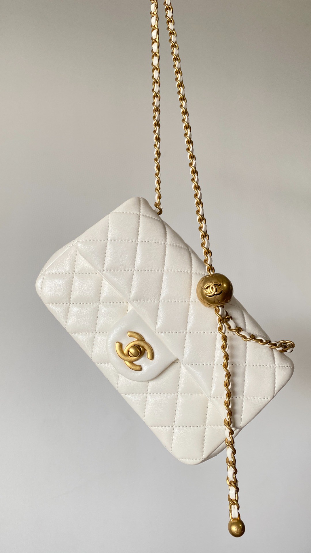 Chanel flap leather bag