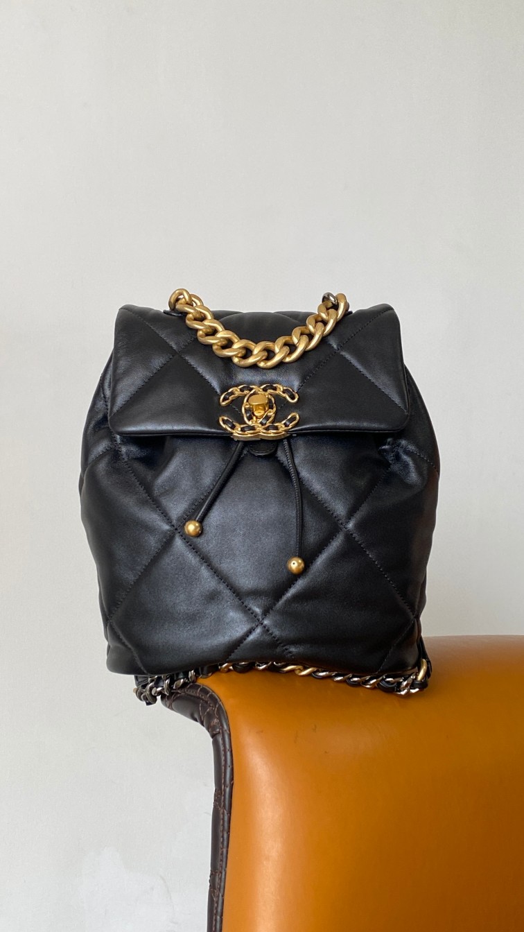 Chanel 19 Duma backpack black leather