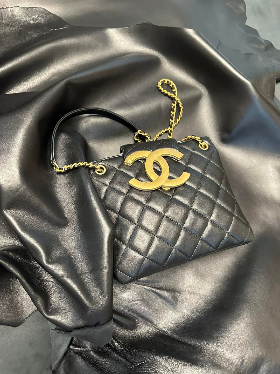 Chanel 24 hobo bag CC logo
