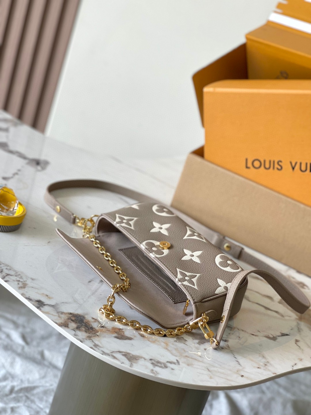 Louis Vuitton M82211 Wallet On Chain Ivy lv1