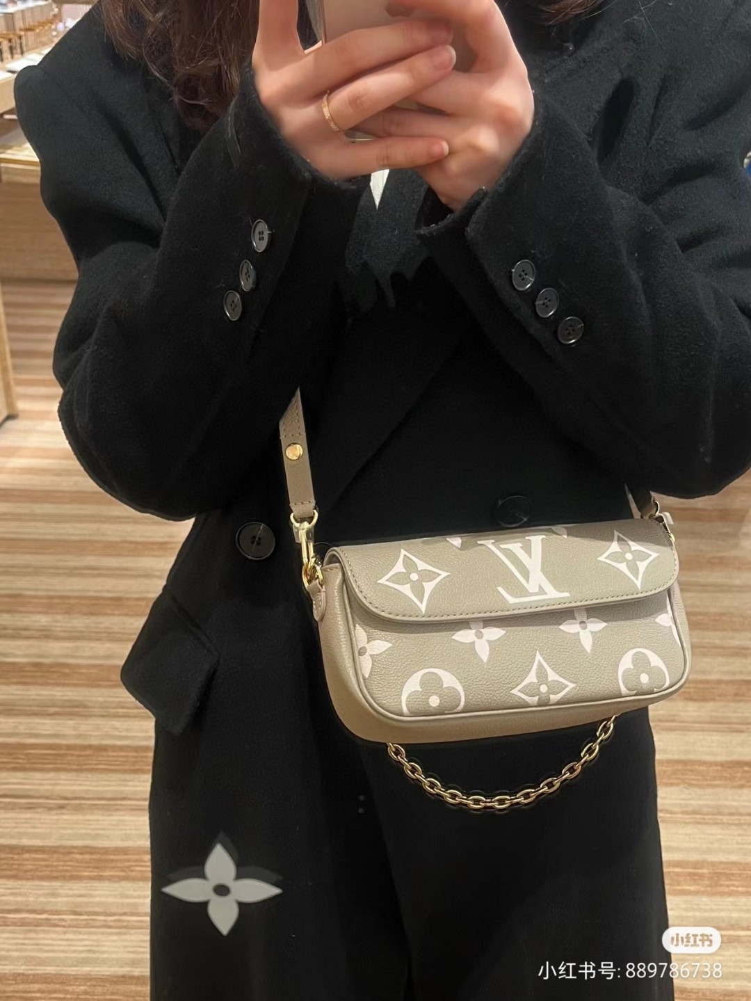 Louis Vuitton M82211 Wallet On Chain Ivy lv1