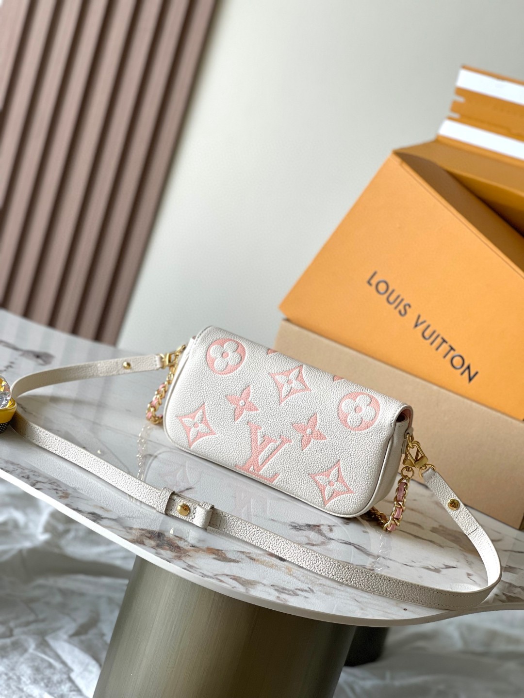 Louis Vuitton M83026 Wallet on Chain Ivy