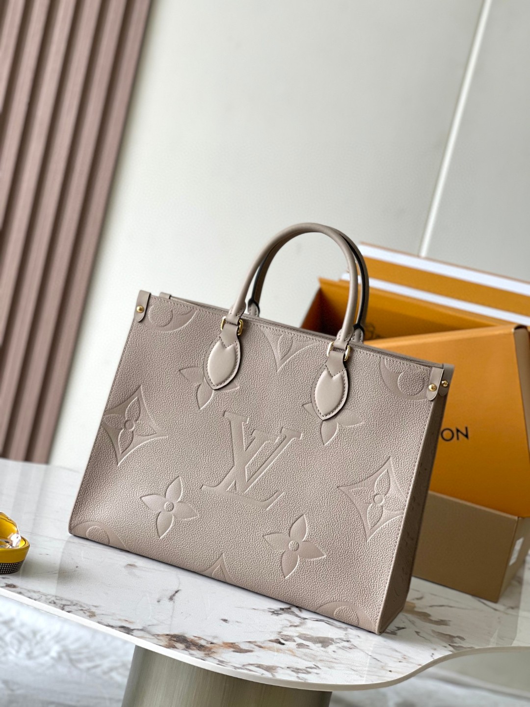 Louis Vuitton M45607 Onthego MM Tote Bag