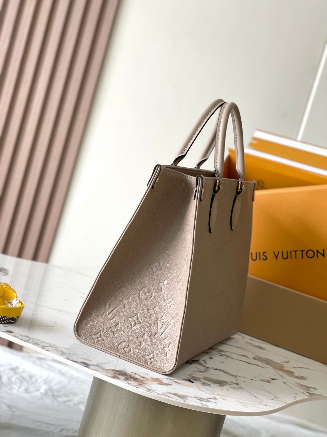 Louis Vuitton M45607 Onthego MM Tote Bag