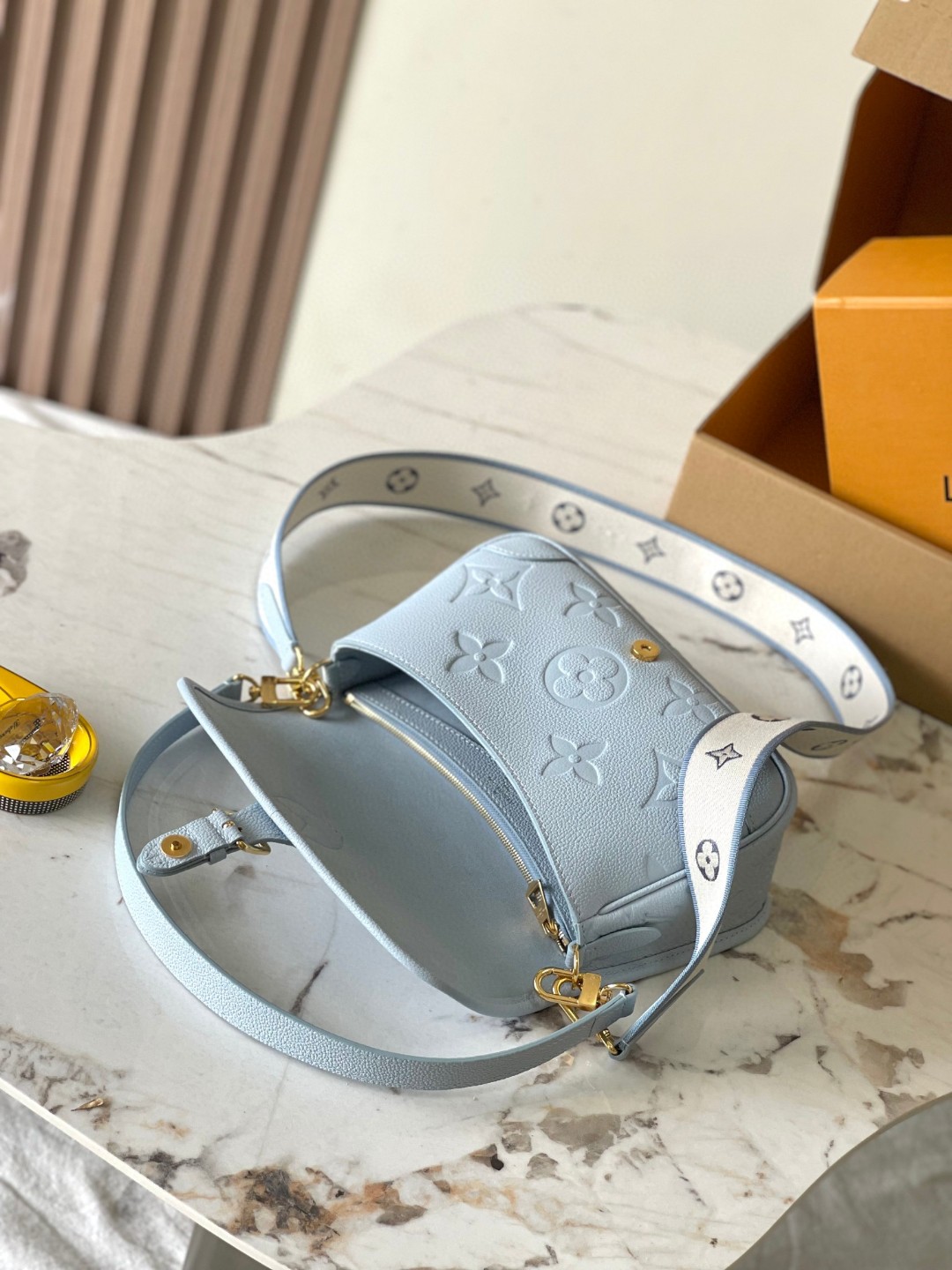 Louis vuitton M46846 Diane blie hour LV1