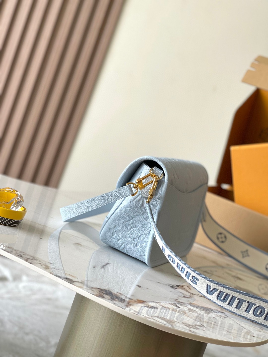 Louis vuitton M46846 Diane blie hour LV1