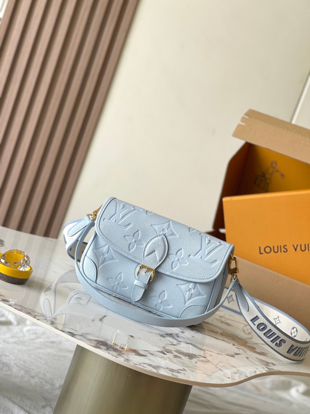 Louis vuitton M46846 Diane blie hour LV1