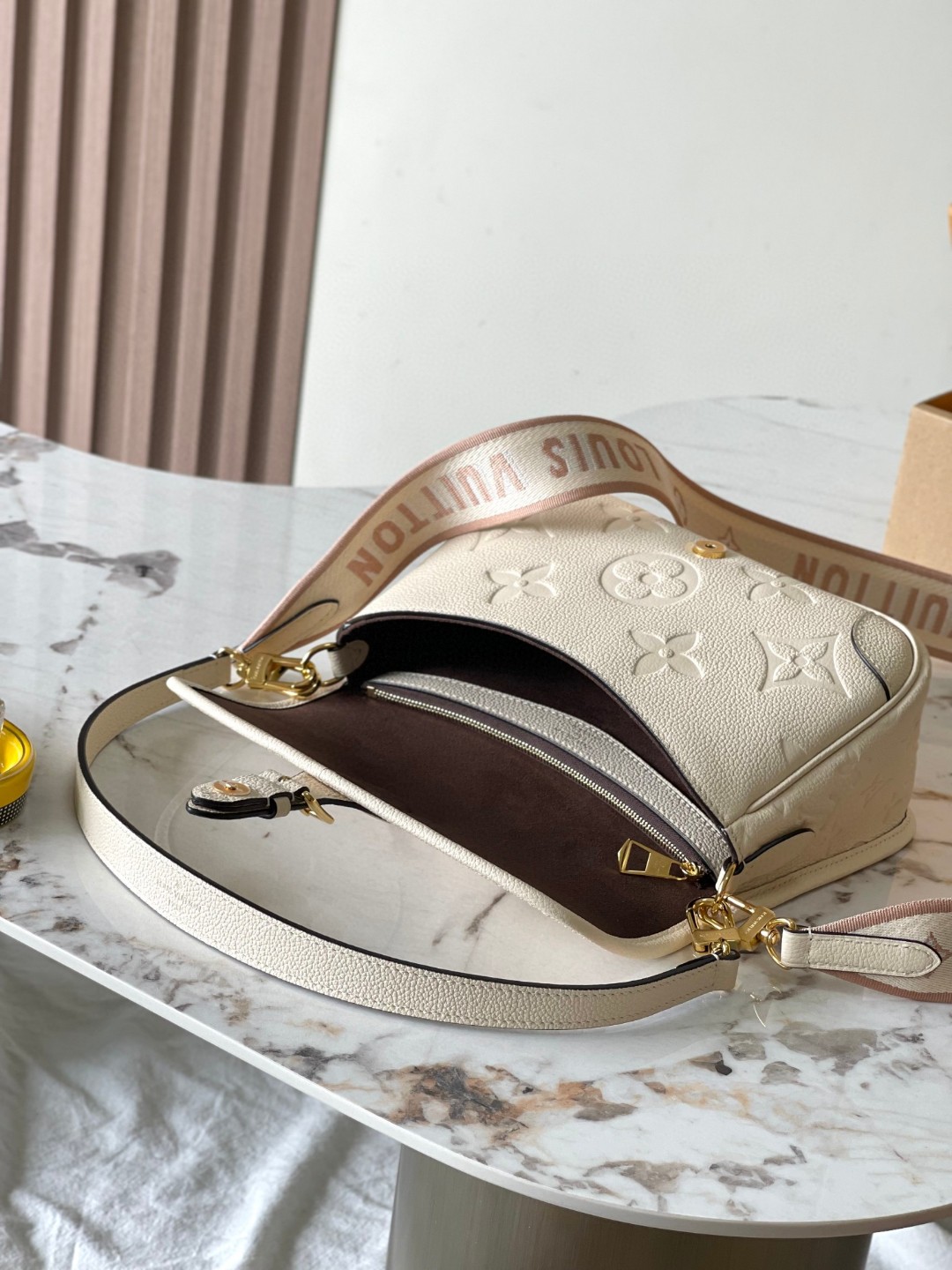 Louis vuitton M46388 Diane creme LV1