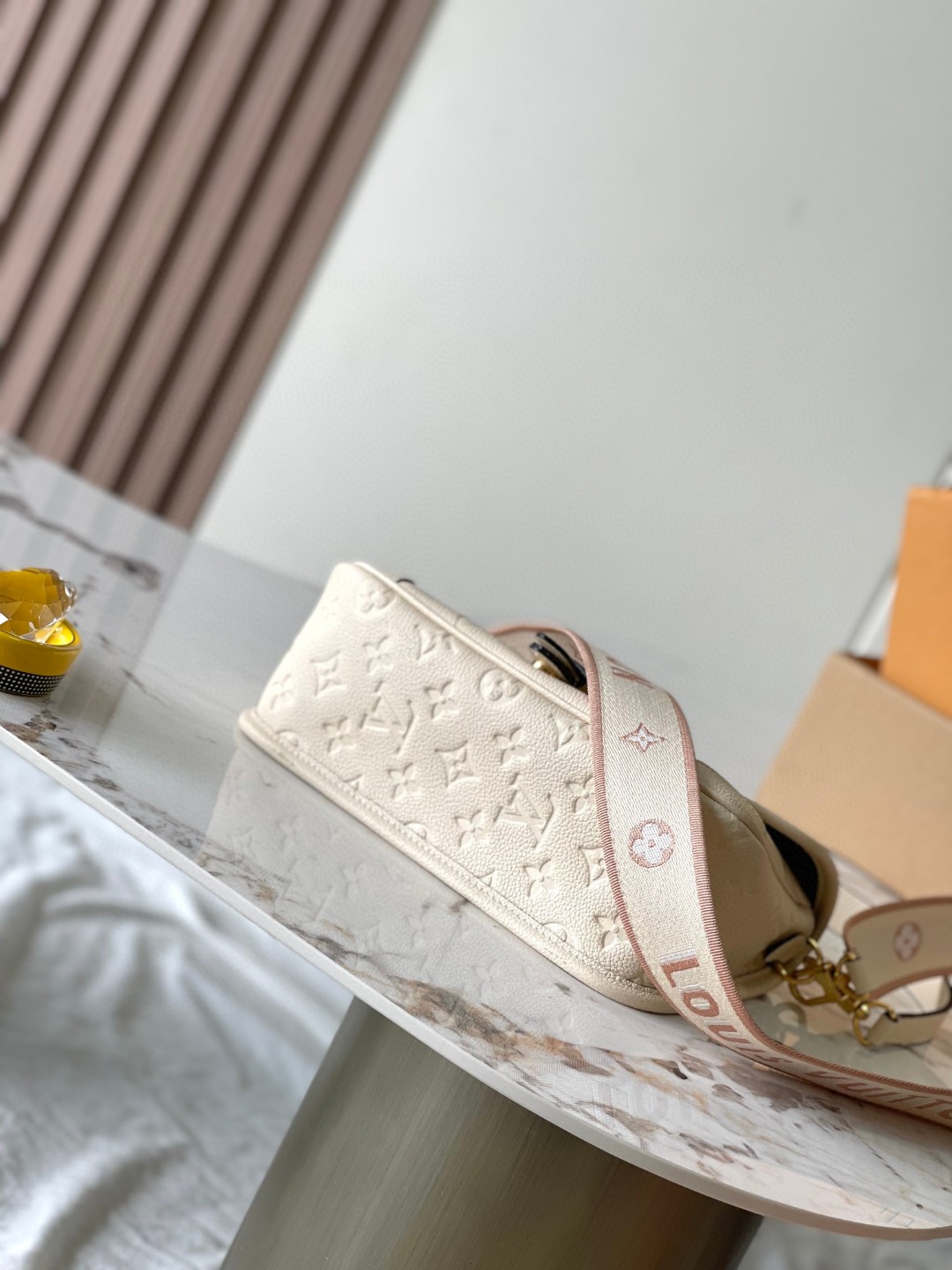 Louis vuitton M46388 Diane creme LV1