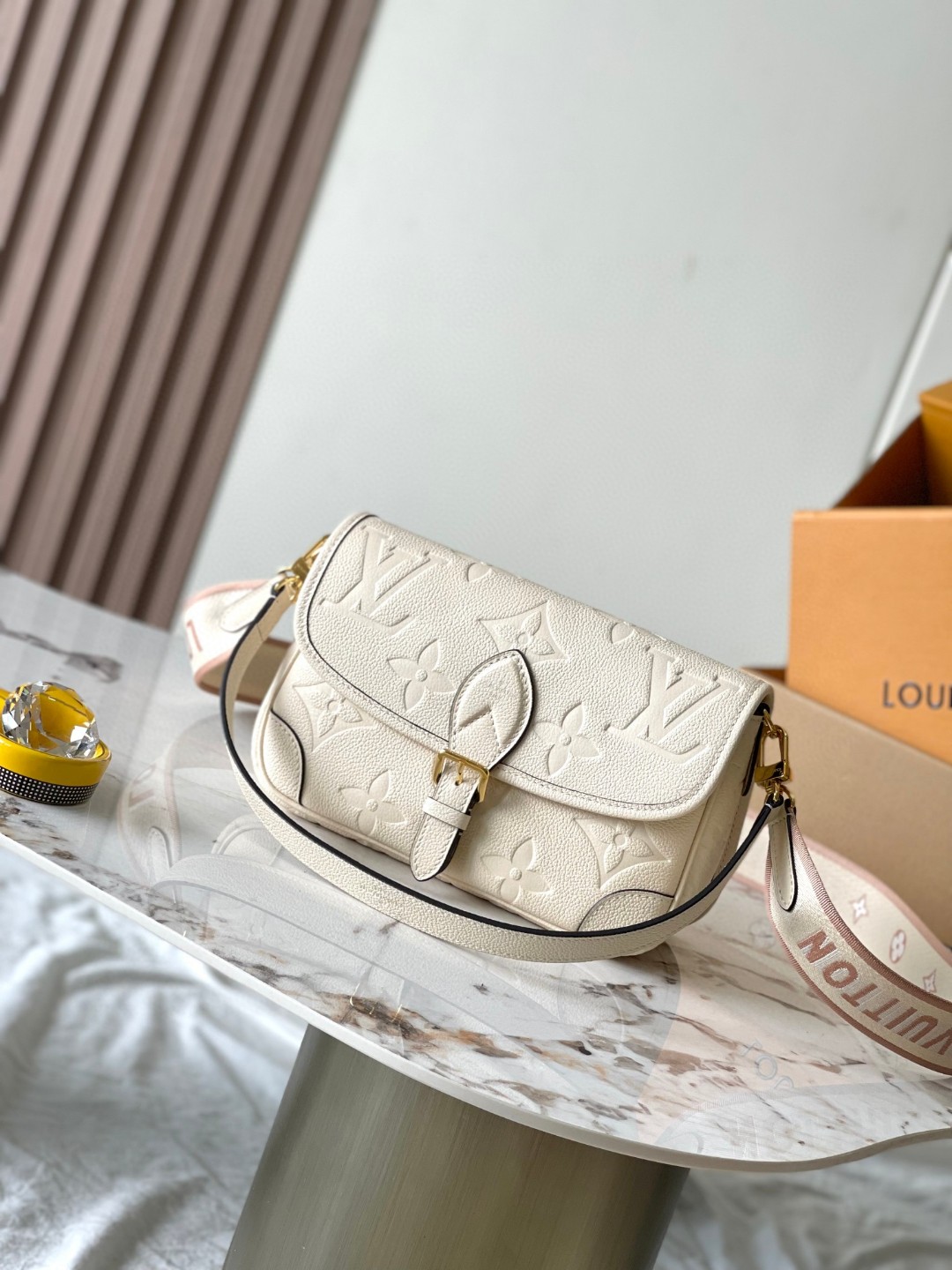 Louis vuitton M46388 Diane creme LV1