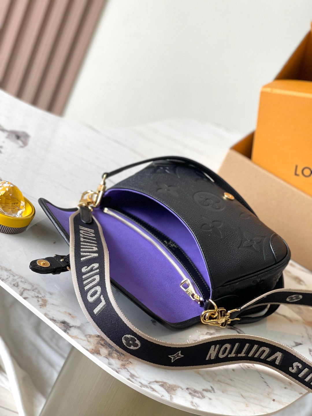 Louis vuitton M46386 Diane black LV1